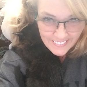 Meet your Posher, Laurie